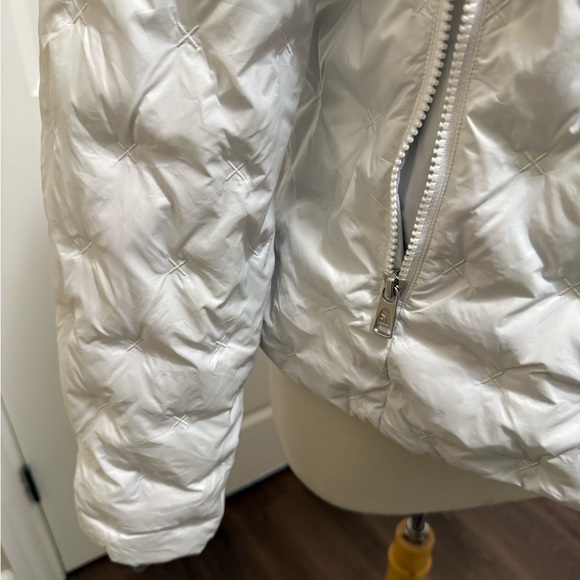 The North Face Women's Light Gray Puffer Jacket - Picture 3 of 9